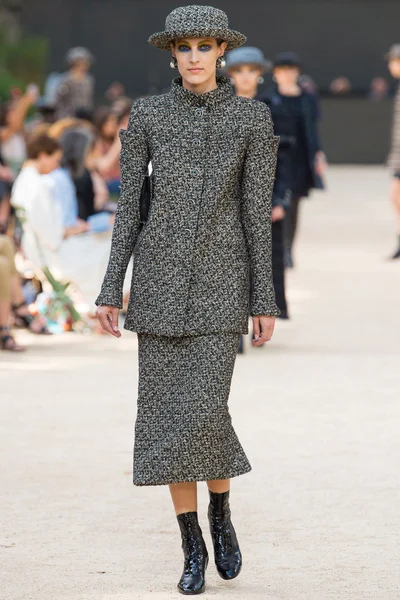 Look 13